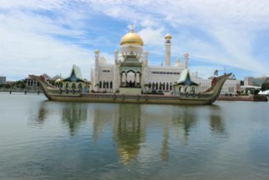 05.08.2015: Sultan Omar Saifuddin Mosque, Bandar Seri Begawan, Brunei