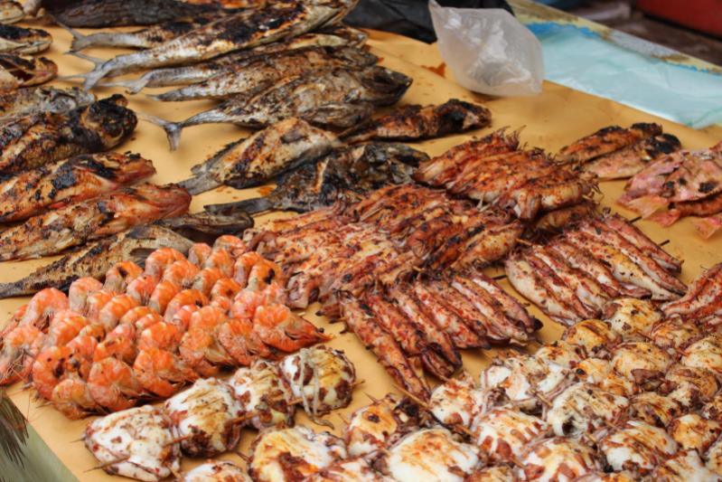 06.08.-12.08.2015: Lots of different grilled fish at the market in Kota Kinabalu, Borneo, Sabah, Malaysia