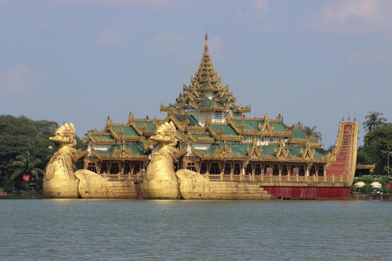 24.10.-29.10.2015: The King's golden Ship. Yangon, Myanmar