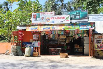 23.02.-02.03.2016: Little shops like this are everywhere on the Philippines, El Nido, Palawan Island, Philippines